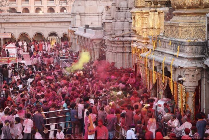 राजसी ठाट में लौटे बाबा: रंगभरी एकादशी पर भक्ति के रंगों में सराबोर हुई शिव की नगरी, डमरू की थाप पर नाची काशी