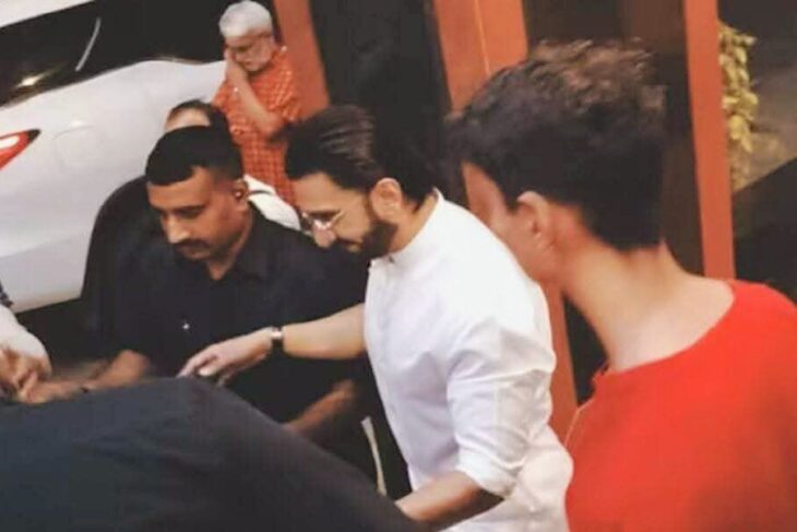 धुरंधर के ‘हमज़ा अली मज़ारी’ रणवीर सिंह पहुंचे RSS मुख्यालय, संघ प्रमुख मोहन भागवत से मिले, डॉ० हेडगेवार को दो श्रद्धांजलि