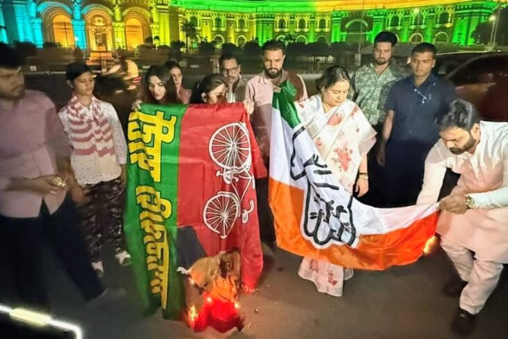 महिला आरक्षण पर सियासी जंग, अपर्णा यादव ने जलाए सपा-कांग्रेस के झंडे, अखिलेश बोले- BJP की सियासत बेनकाब