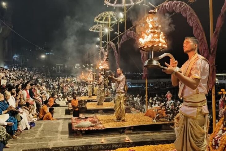 आस्था की अलौकिक शाम, गंगा सप्तमी पर दशाश्वमेध घाट की दिव्य गंगा आरती में उमड़ा जनसैलाब