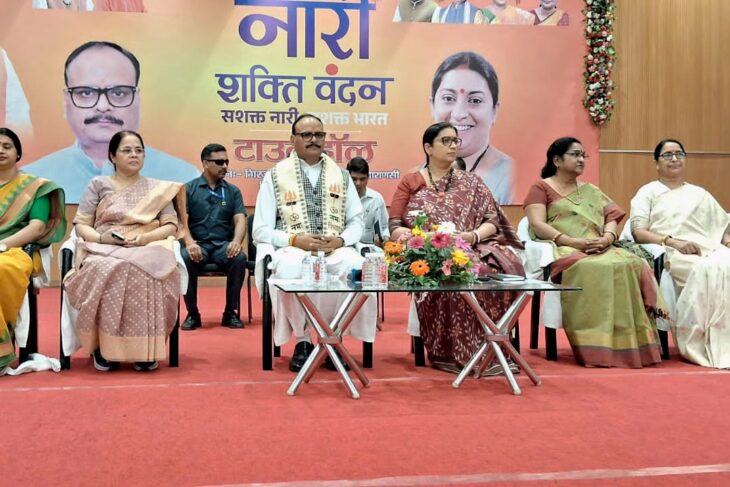 “अखिलेश में दम है तो गोरखपुर से चुनाव लड़कर दिखाएं…” पूर्व केंद्रीय मंत्री स्मृति ईरानी ने सपा प्रमुख पर साधा निशाना, 2027 के लिए दी बड़ी चेतावनी