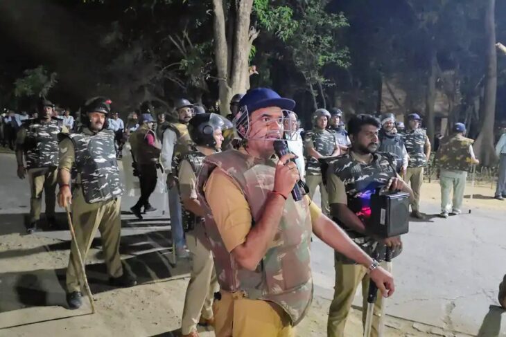 BHU में आधी रात केक काटने को लेकर छात्रों का बवाल, पत्थरबाजी में सुरक्षाकर्मी घायल, छावनी में तब्दील हुआ कैंपस