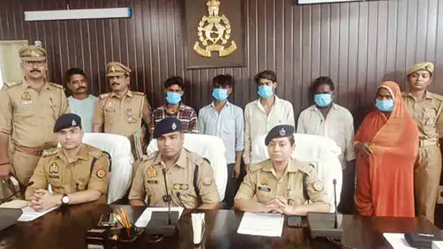 वाराणसी: 17 वर्षीय किशोरी का अपहरण कर कानपुर में 1 लाख रुपये में बेचा, महिला समेत 5 गिरफ्तार, एक महीने तक बनाया था बंधक; लापरवाही बरतने पर थाना प्रभारी लाइन हाजिर