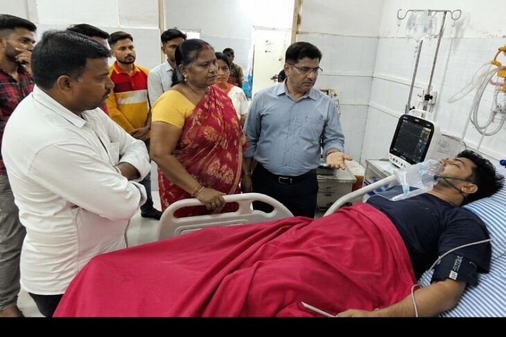 आजमगढ़ में भीषण त्रासदी: पिता-पुत्र को एक साथ आया हार्ट अटैक,  पिता की मौत के बाद अस्पताल में भर्ती बेटे से छिपाई गई निधन की खबर, हालत नाजुक