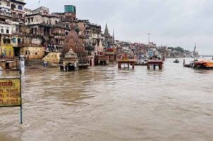 varanasi-flood-2026-ganga-ghats-manikarnika-alert