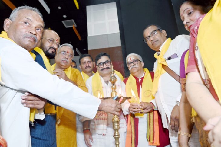 काशी से स्वर्णकारों ने मांगी राजनीतिक भागीदारी, स्वर्ण कला बोर्ड के लिए भरी हुंकार, 35 जिलों के प्रतिनिधियों ने दिखाई ताकत, कहा – हम एक हैं…